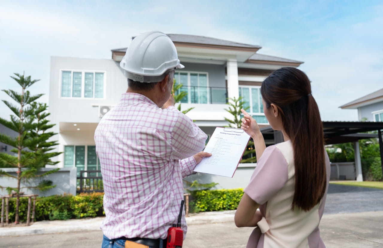 Homeowner consulting with a contractor